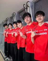 JDG众选手赛后发文：打得好兄弟们！继续往前冲