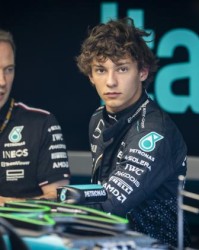 杏彩体育app-安东内利将接班汉密尔顿 梅奔为何信任18岁“神童”